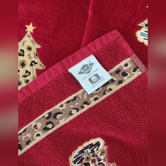 Ritz - Christmas Red Leopard Print 3 Pc Towel Set - Picture 7 of 7